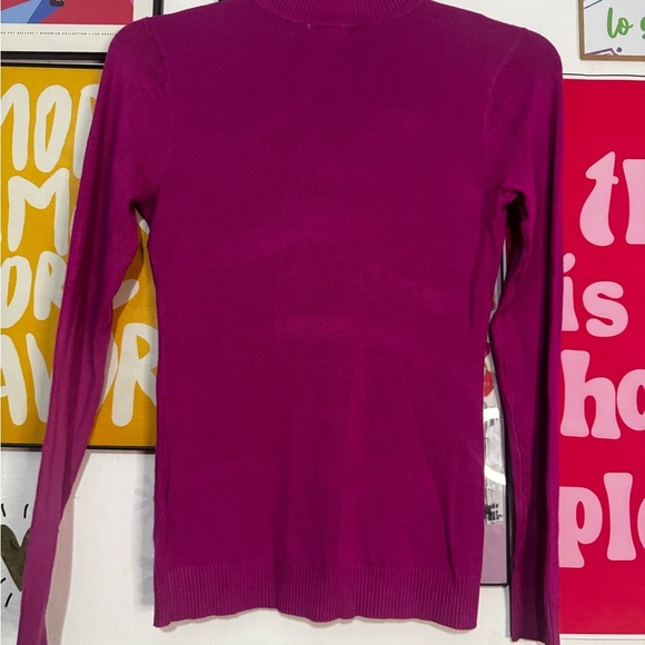 NEW Guess Women’s Sweater M | Fuchsia Logo Pullover | Minor Flaw | Retails $50 - Picture 2 of 4